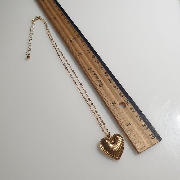 Gold Tone Heart Pendant Necklace Chain Adjustable Clasp Vintage Style Jewelry - Picture 4 of 4